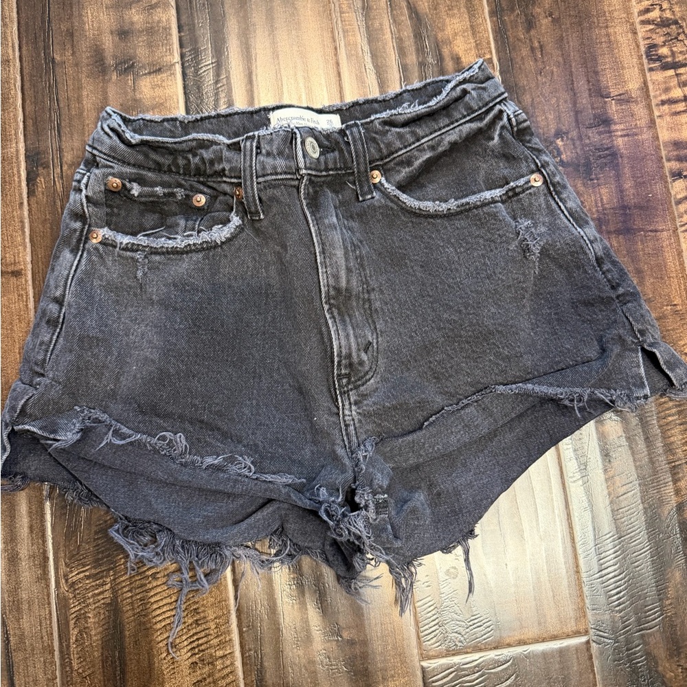 Abercrombie High Rise Mom Shorts Black Denim Distressed Frayed Hem Size 2/26